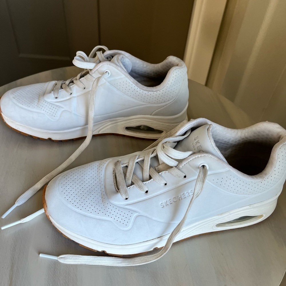 Women’s Sketchers 9.5 white UNO Air